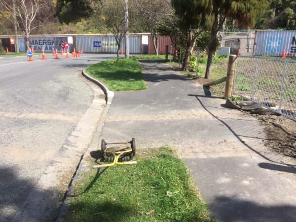The photograph attached to this roading/streets report