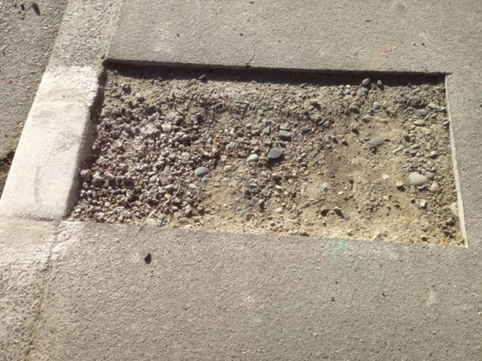 The photograph attached to this roading/streets report