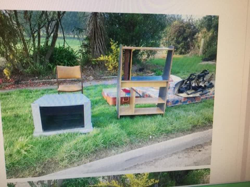 The photograph attached to this rubbish/recycling report