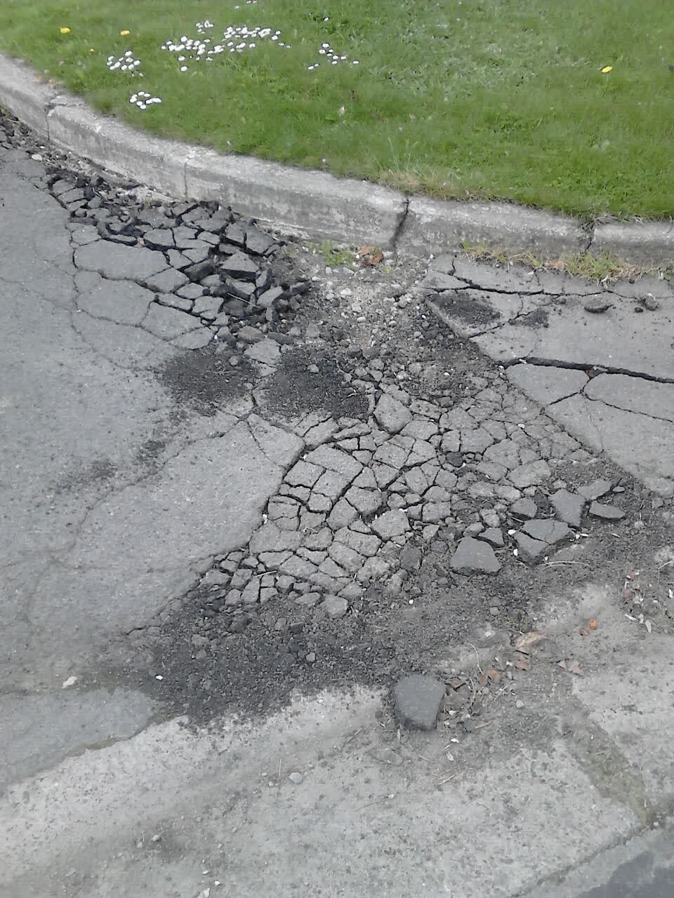The photograph attached to this roading/streets report