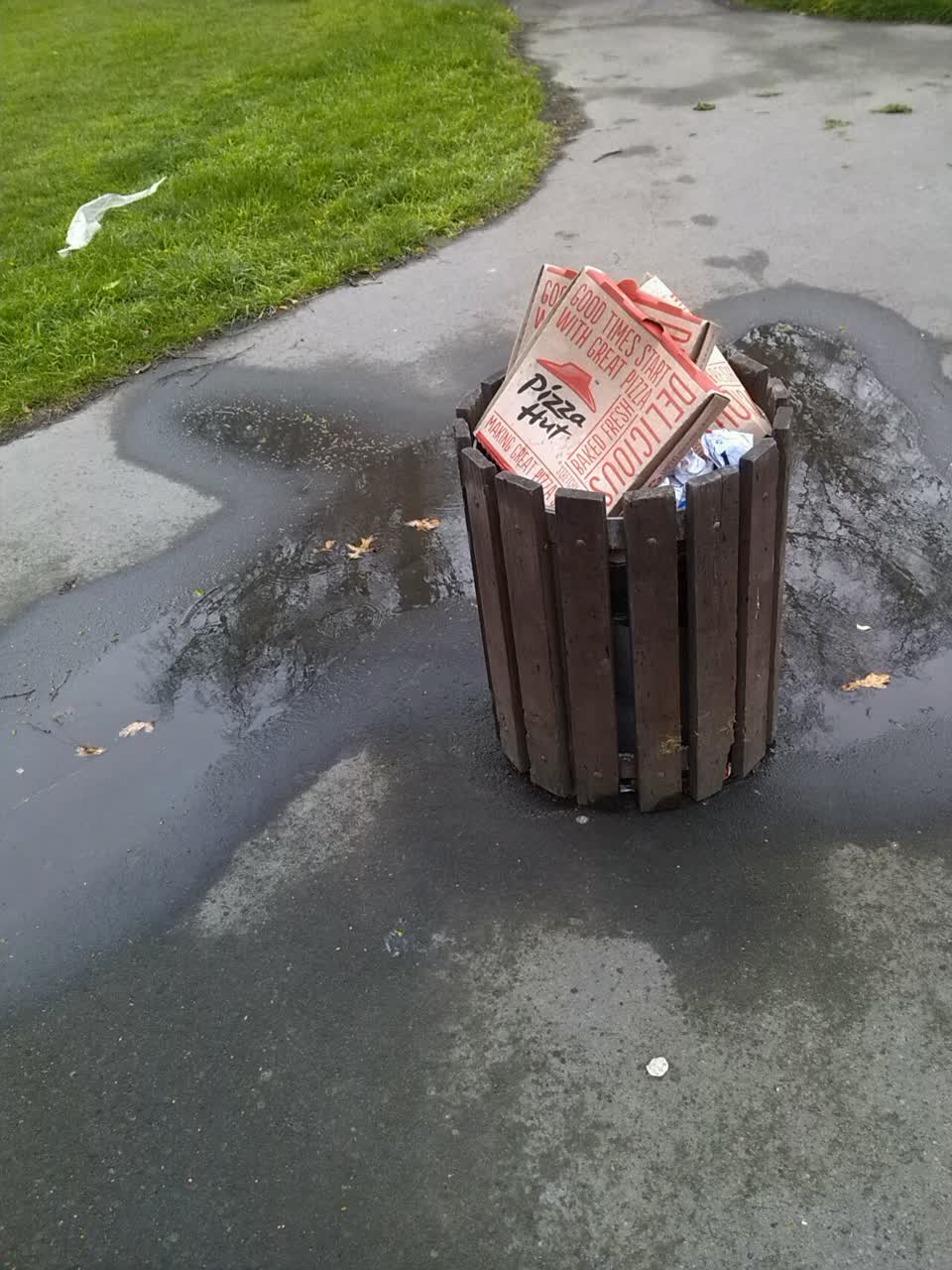 The photograph attached to this rubbish/recycling report