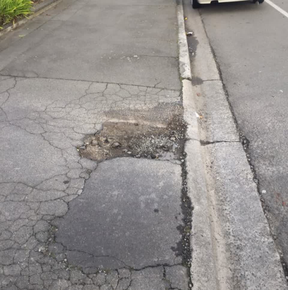 The photograph attached to this roading/streets report