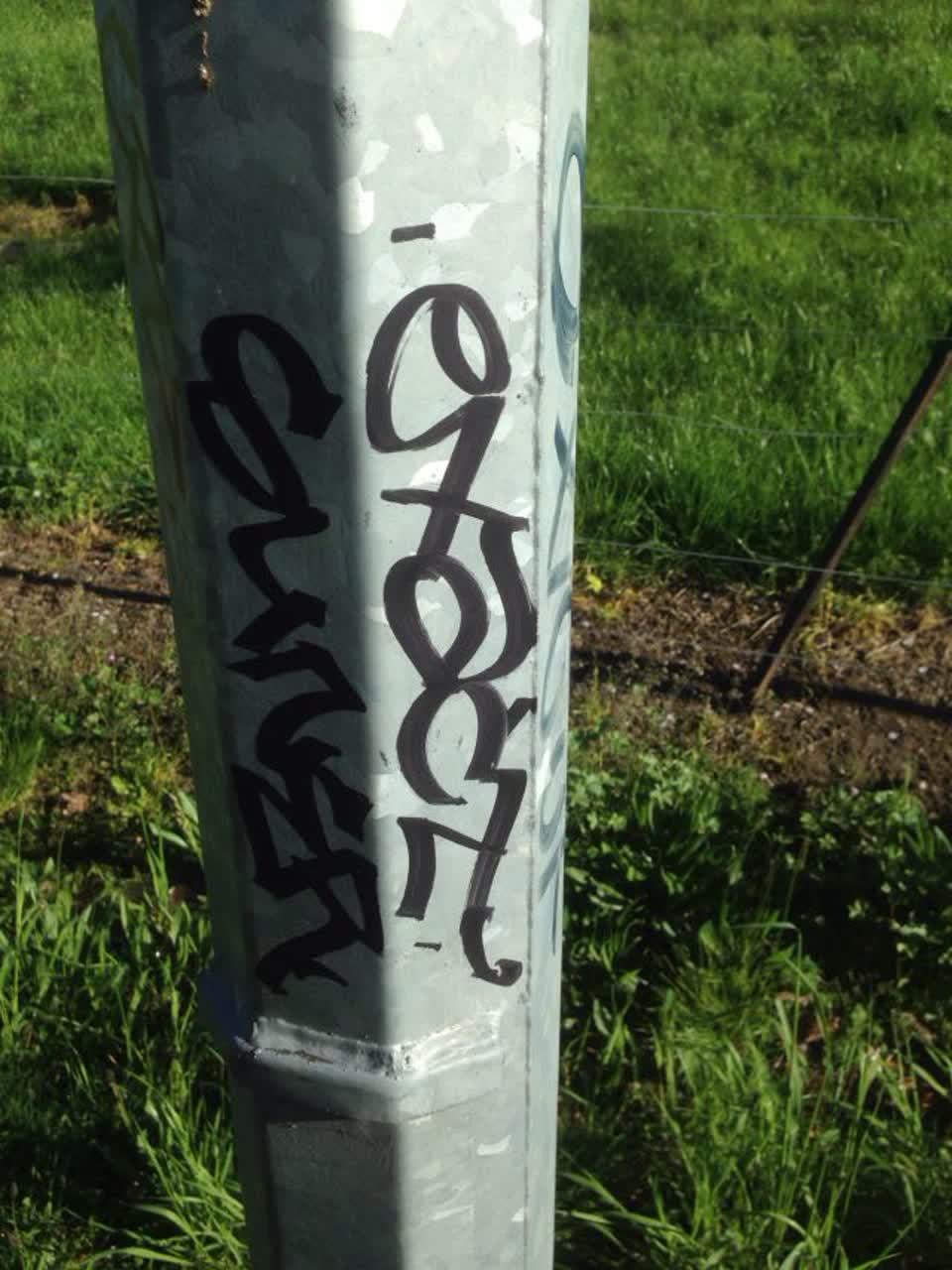 The photograph attached to this graffiti report
