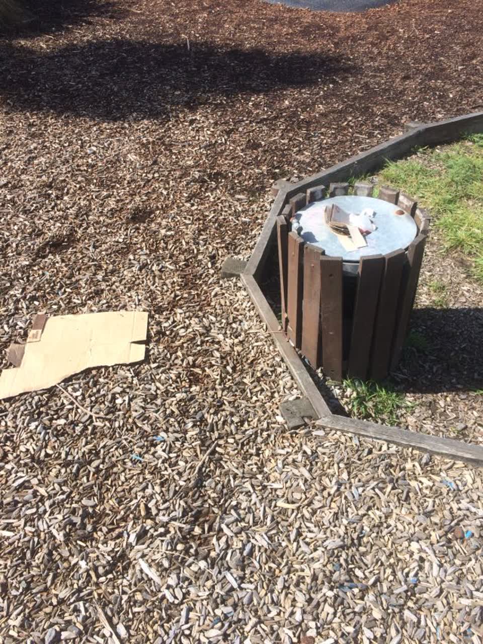 The photograph attached to this rubbish/recycling report