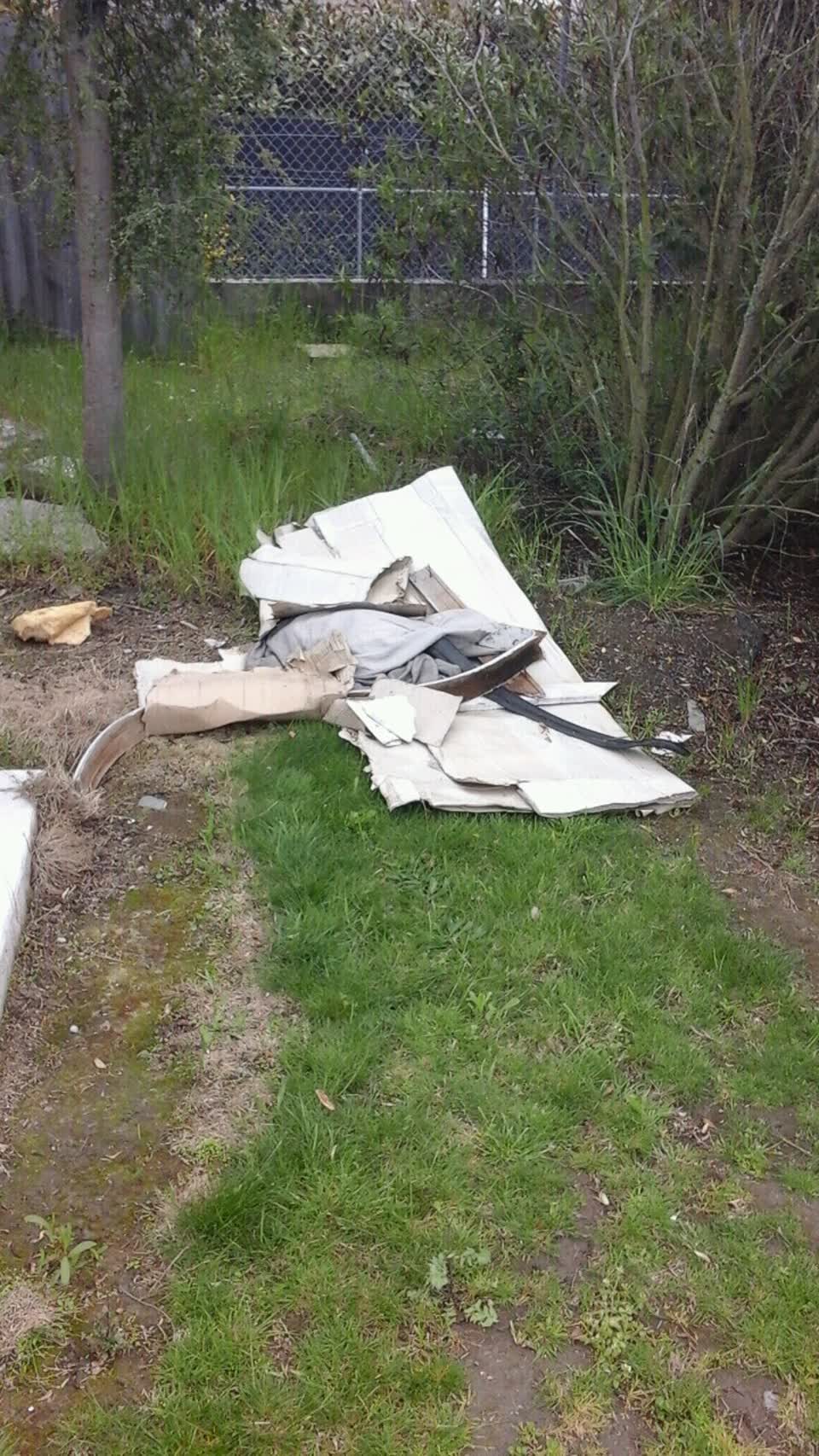 The photograph attached to this rubbish/recycling report
