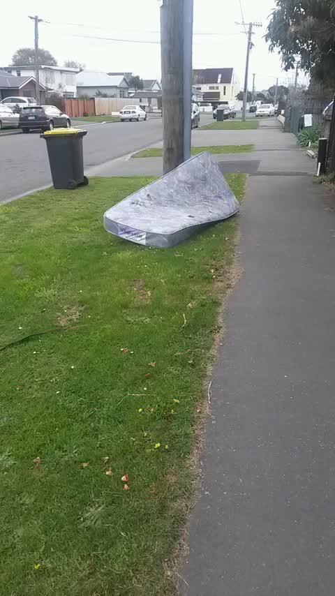 Rubbish/Recycling, a report photo
