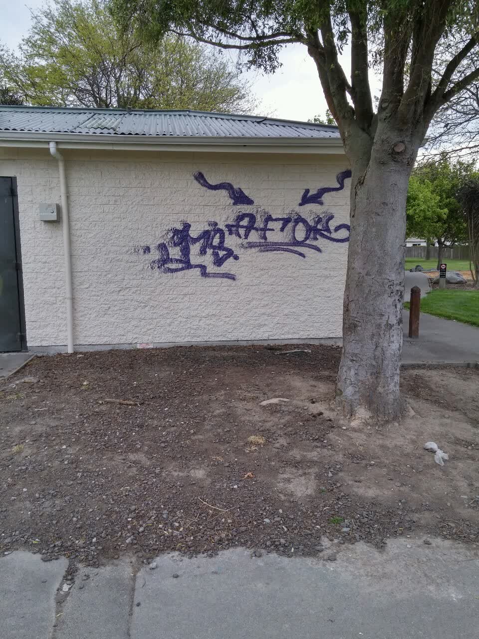 The photograph attached to this graffiti report