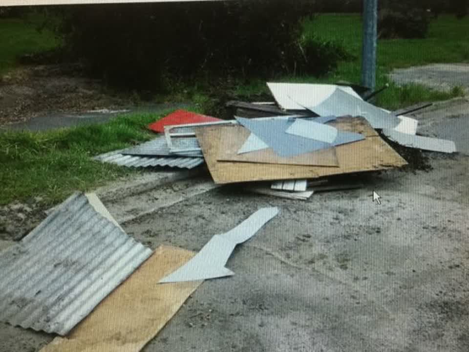 The photograph attached to this rubbish/recycling report