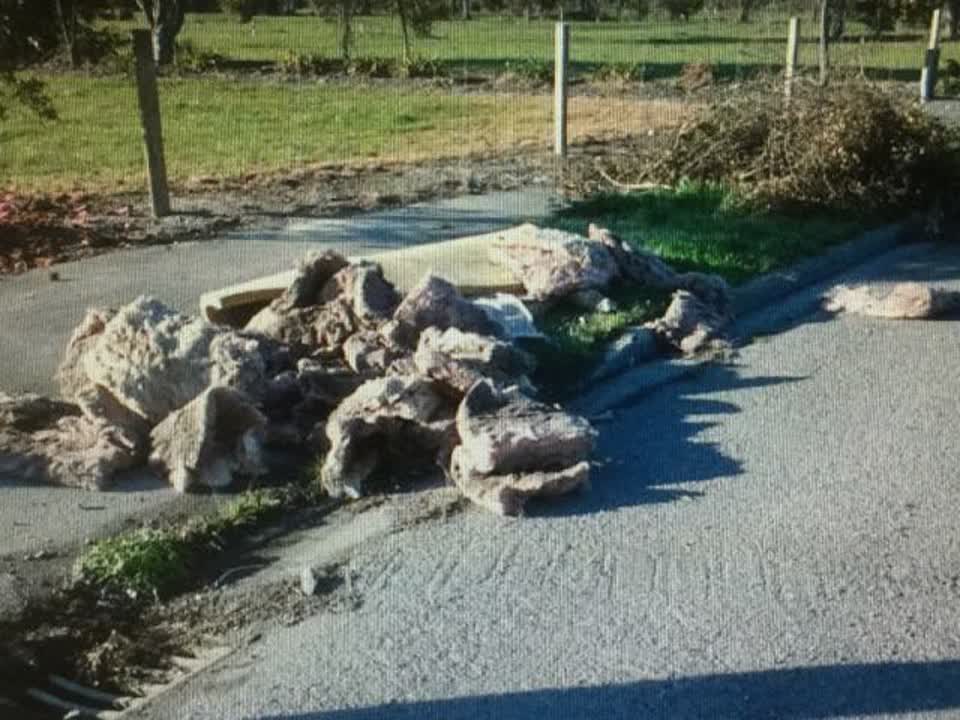 The photograph attached to this rubbish/recycling report