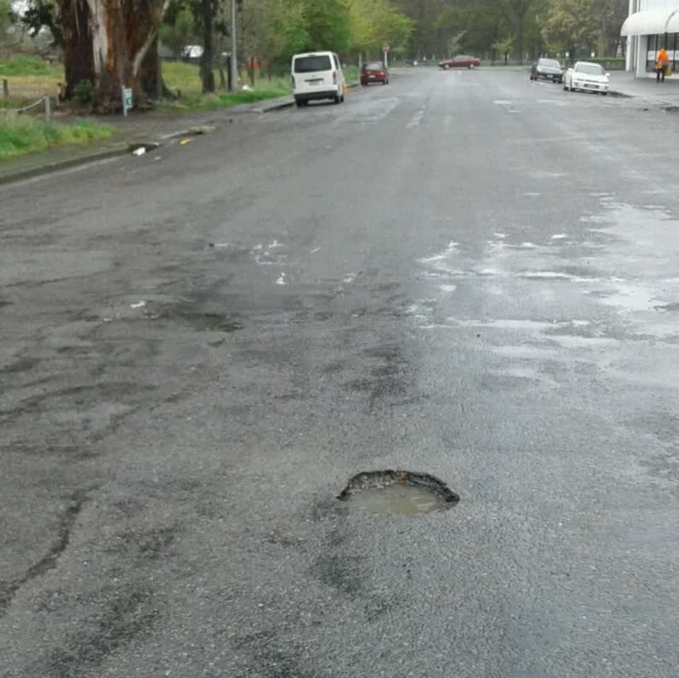 The photograph attached to this roading/streets report
