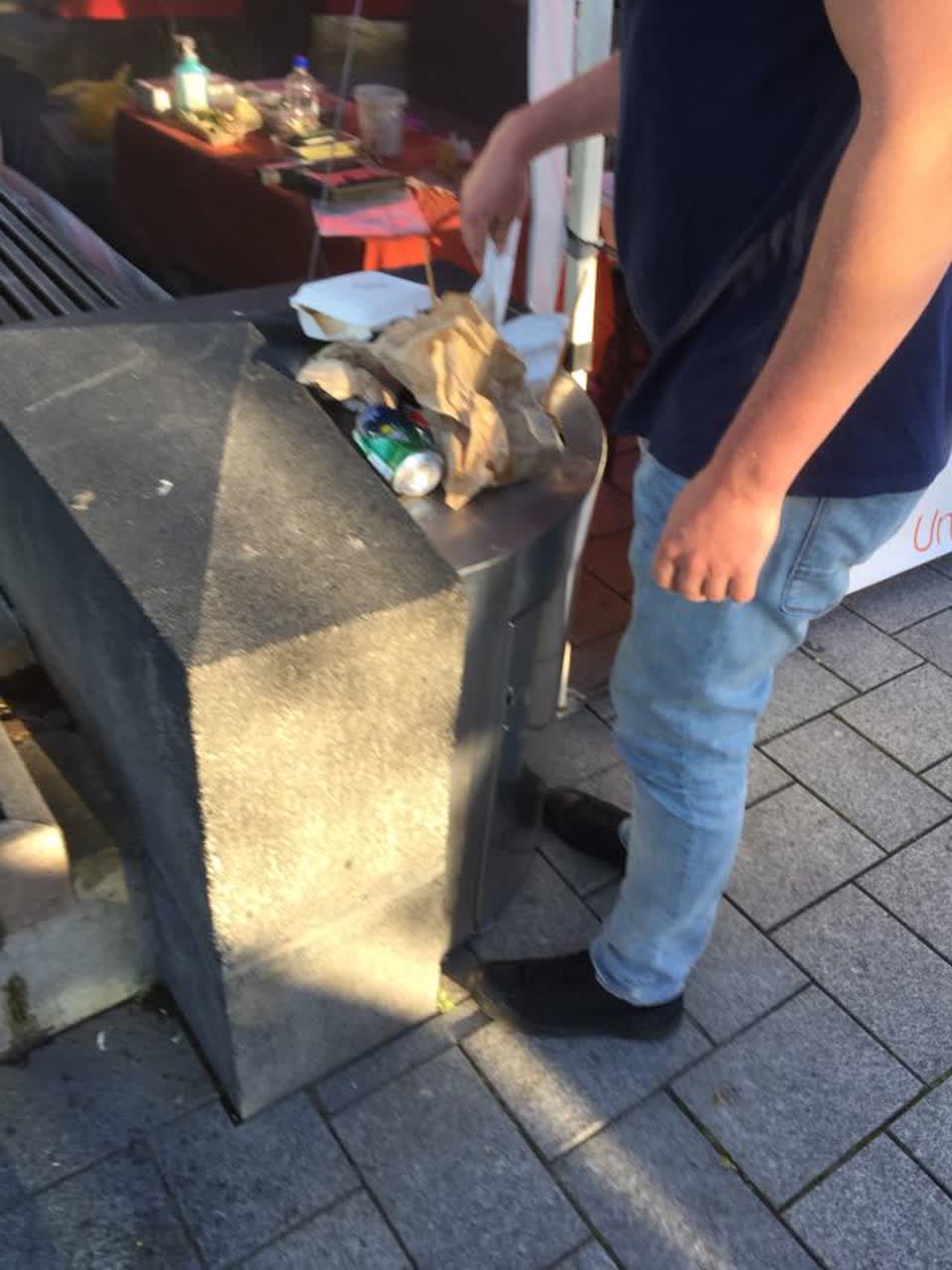 The photograph attached to this rubbish/recycling report