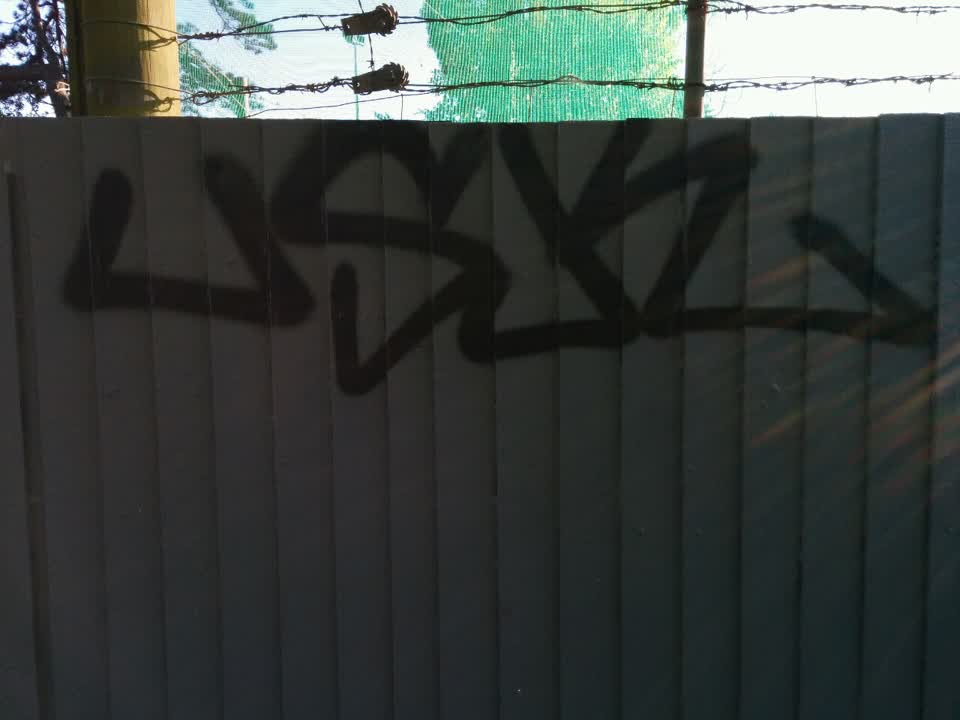 The photograph attached to this graffiti report