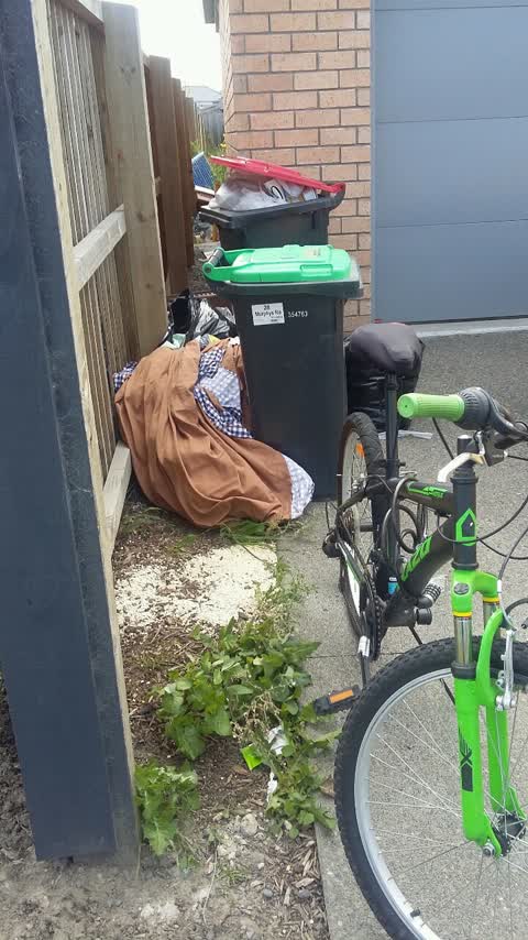 Rubbish/Recycling, a report photo