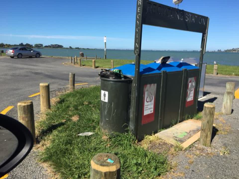 The photograph attached to this rubbish/recycling report