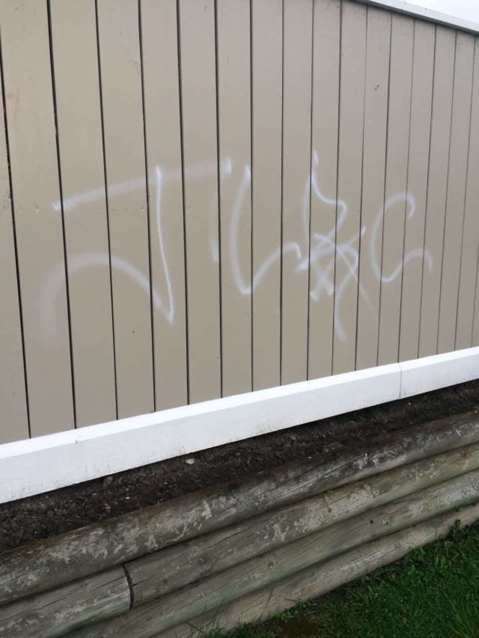 The photograph attached to this graffiti report