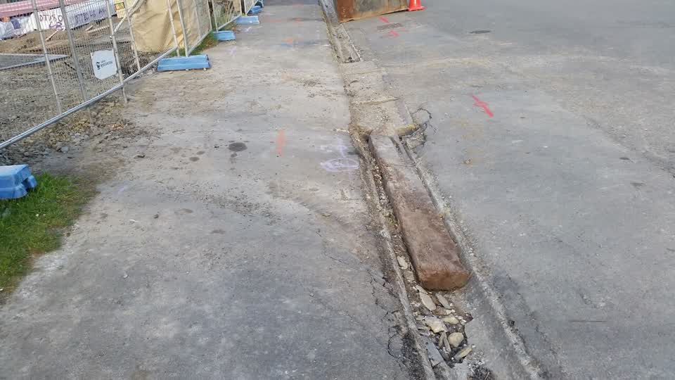 The photograph attached to this roading/streets report