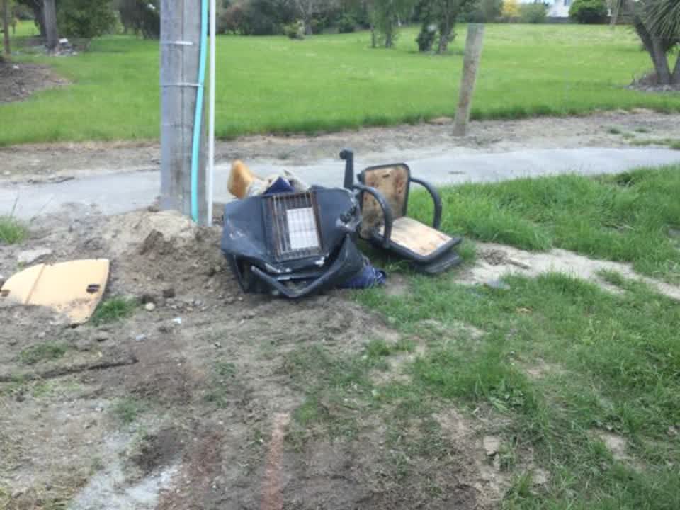 The photograph attached to this rubbish/recycling report