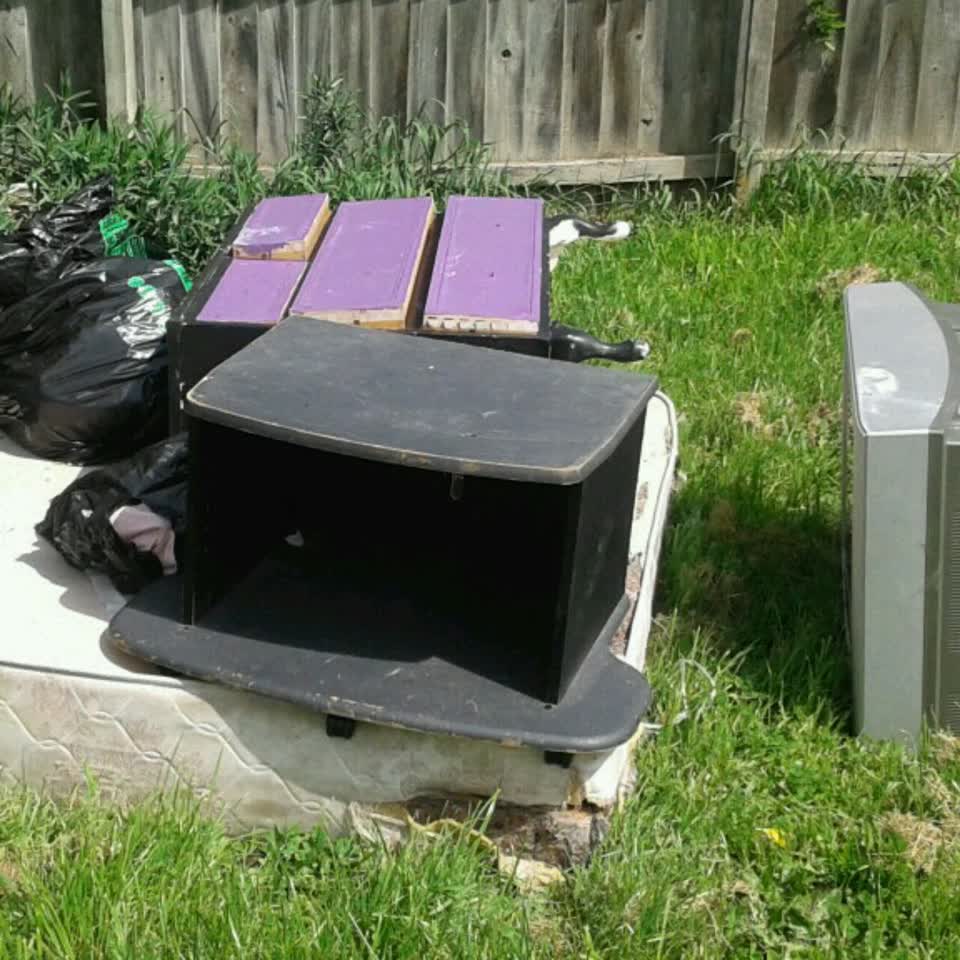 The photograph attached to this rubbish/recycling report
