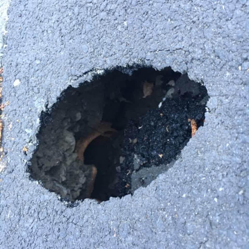 The photograph attached to this roading/streets report