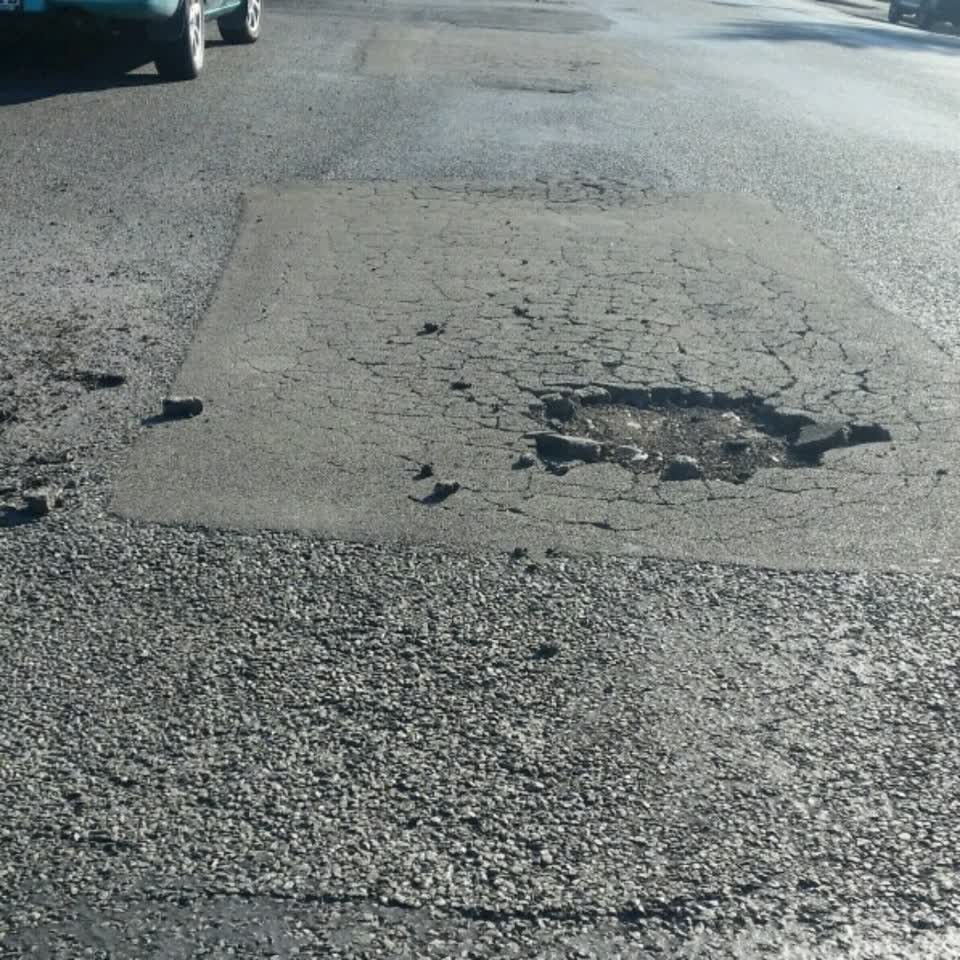 The photograph attached to this roading/streets report