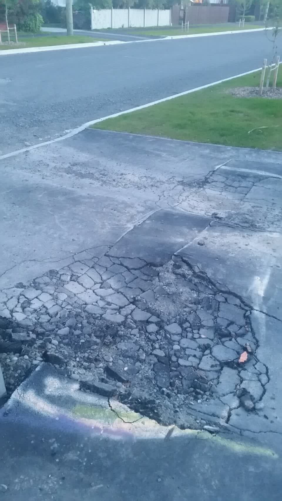 The photograph attached to this roading/streets report