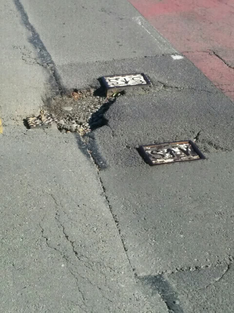 The photograph attached to this roading/streets report