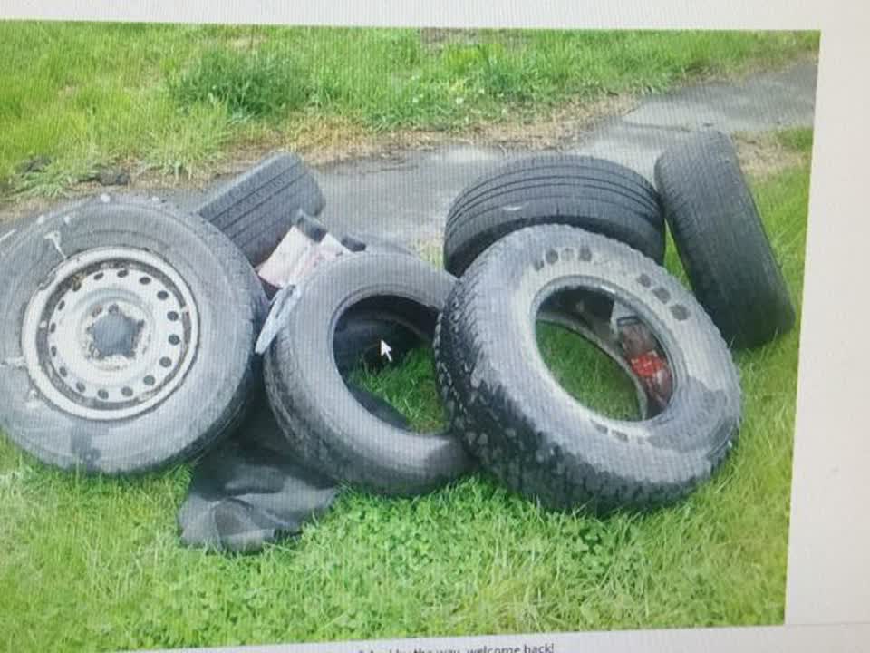 The photograph attached to this rubbish/recycling report