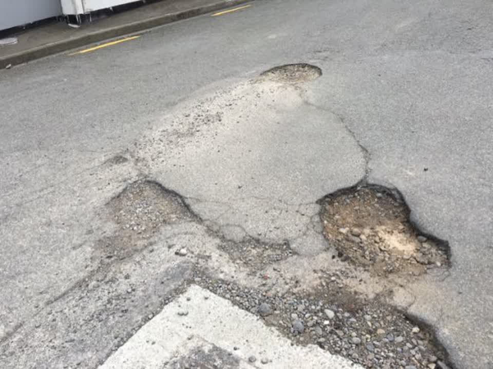 The photograph attached to this roading/streets report
