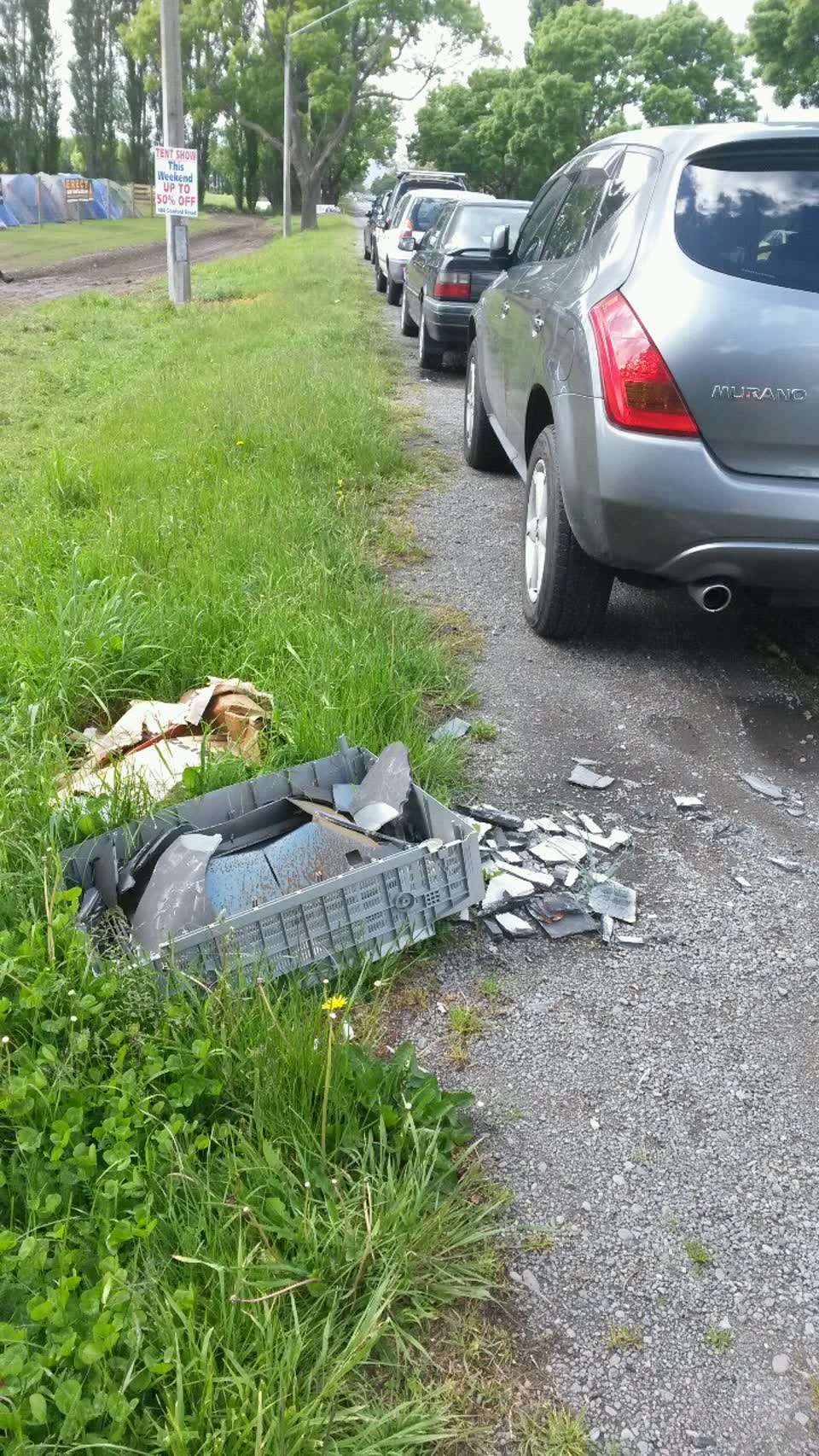 The photograph attached to this rubbish/recycling report