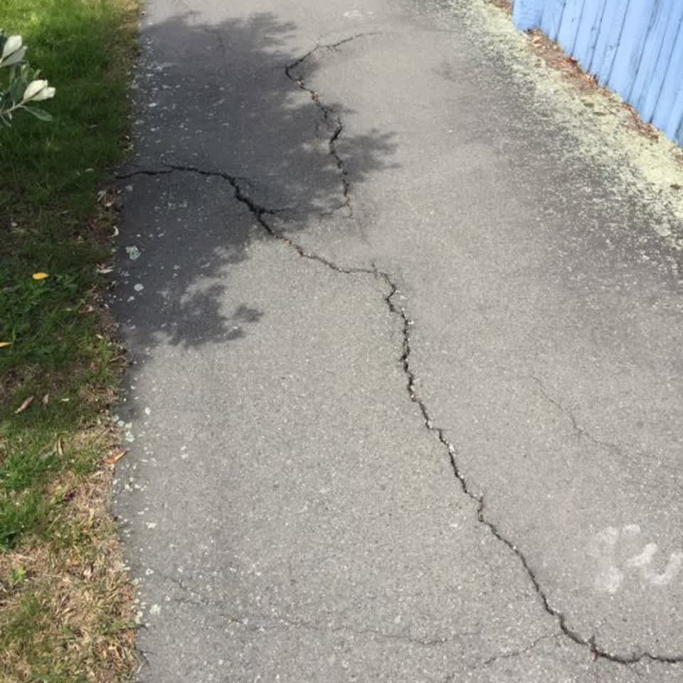 The photograph attached to this roading/streets report