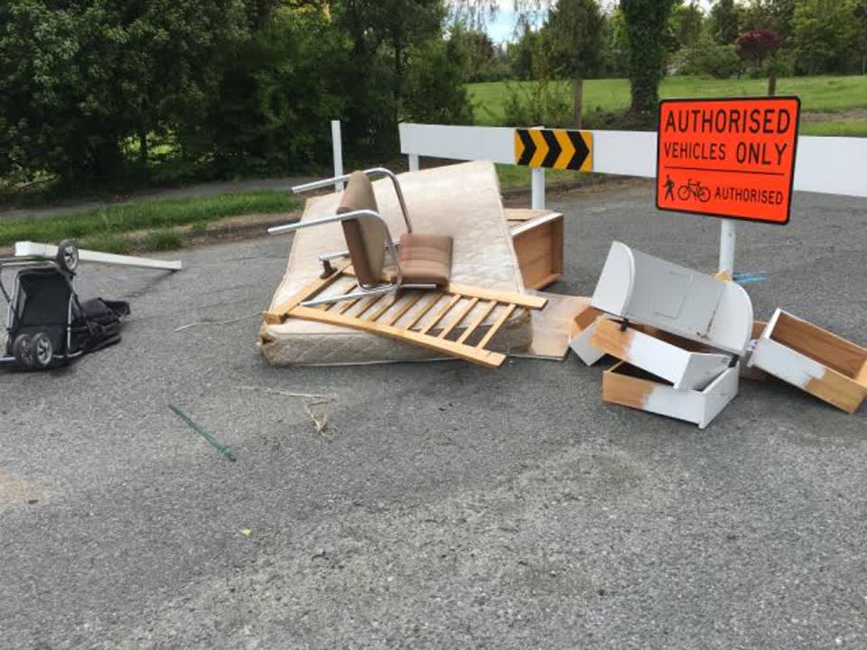 The photograph attached to this rubbish/recycling report