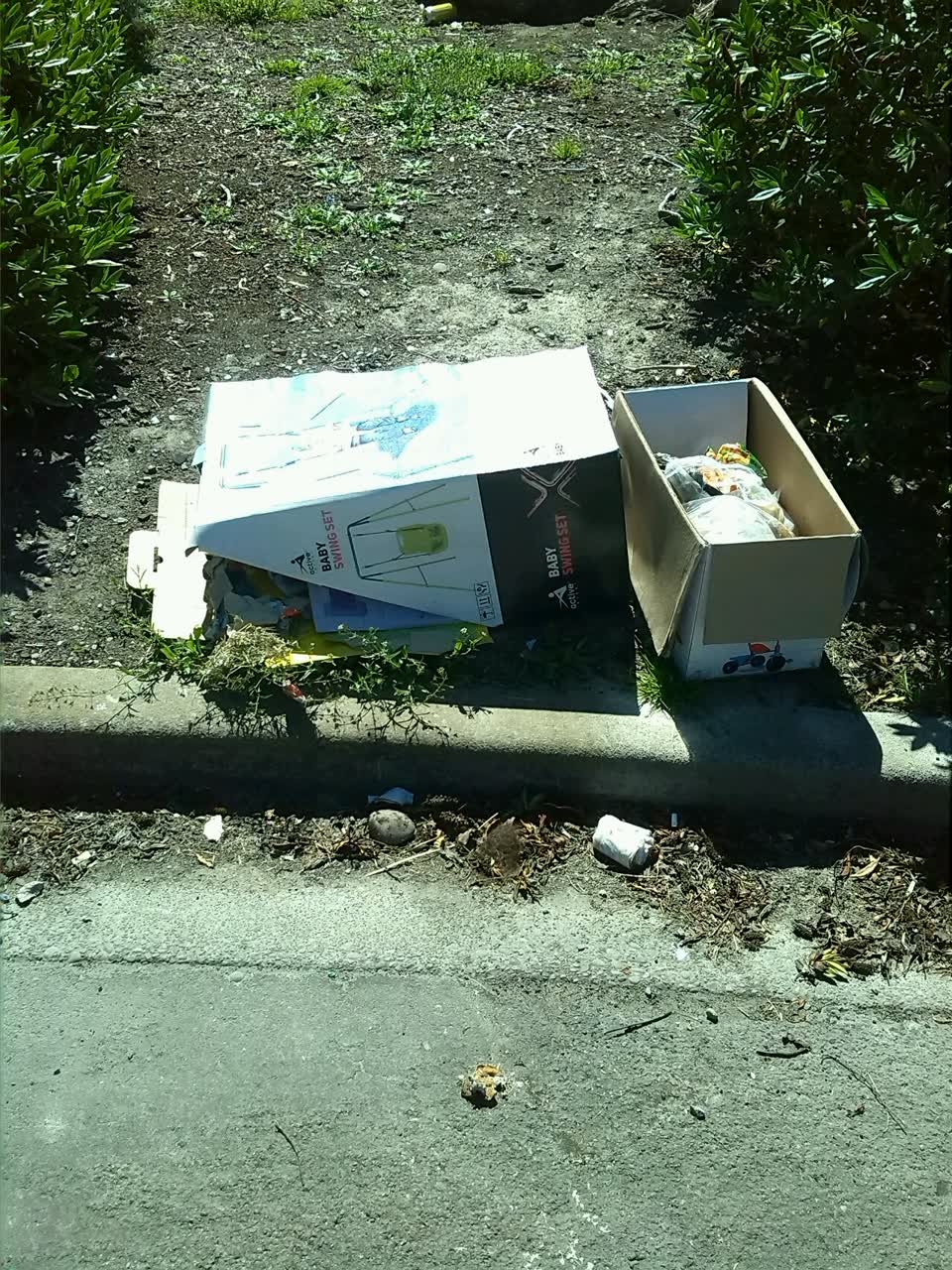 The photograph attached to this rubbish/recycling report