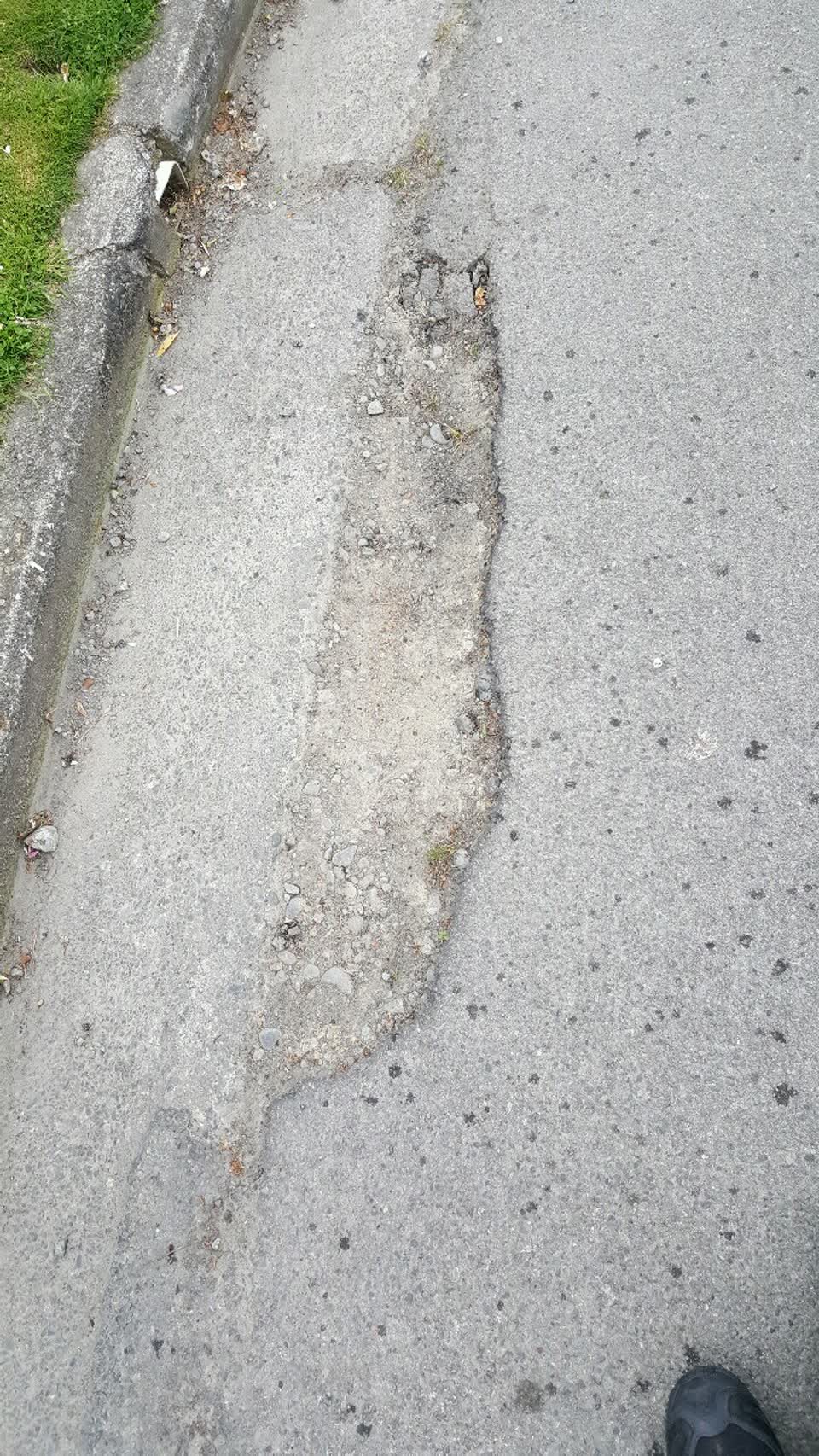 The photograph attached to this roading/streets report