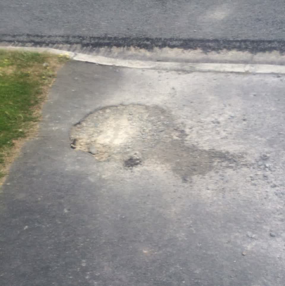 The photograph attached to this roading/streets report