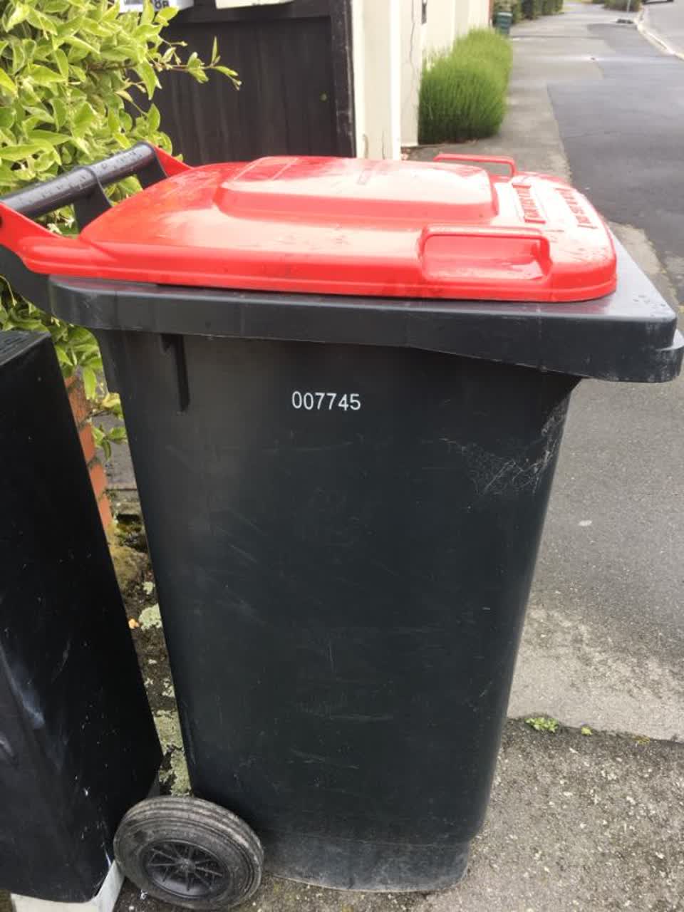 The photograph attached to this rubbish/recycling report