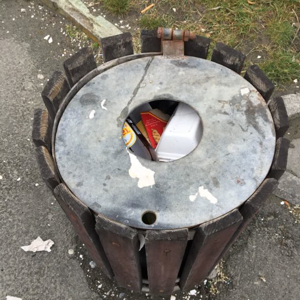 The photograph attached to this rubbish/recycling report