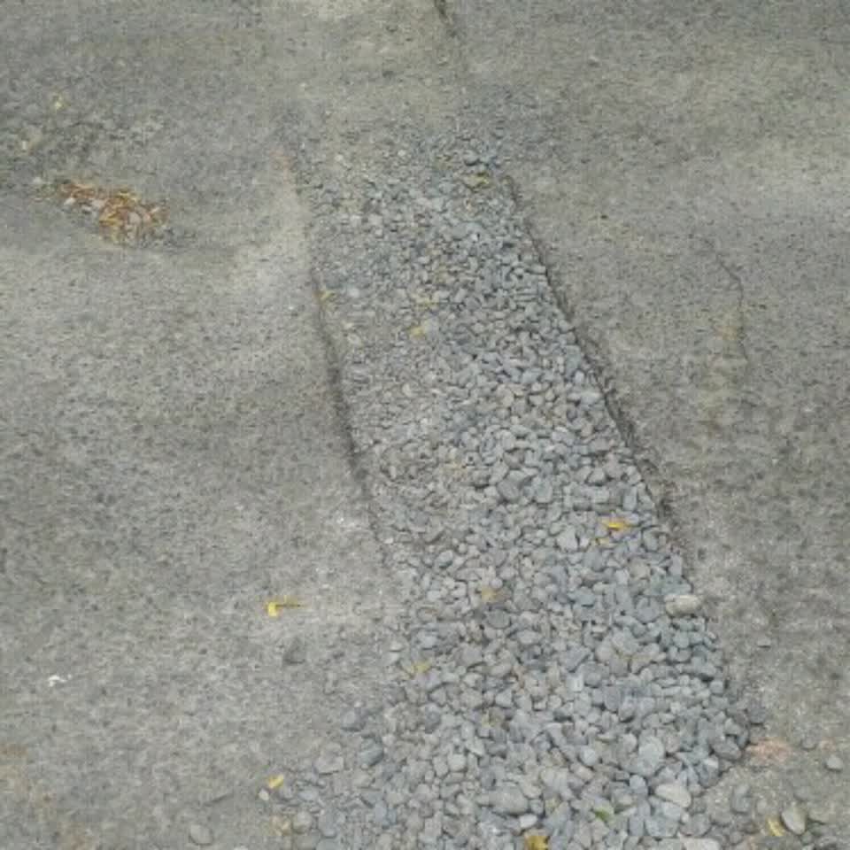 The photograph attached to this roading/streets report