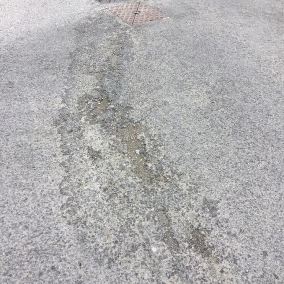 The photograph attached to this roading/streets report