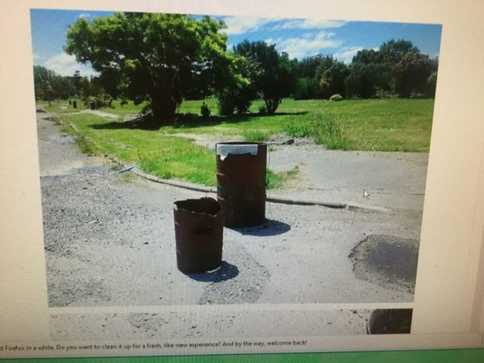The photograph attached to this rubbish/recycling report