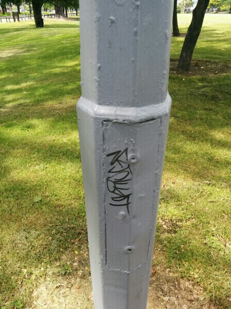 The photograph attached to this graffiti report