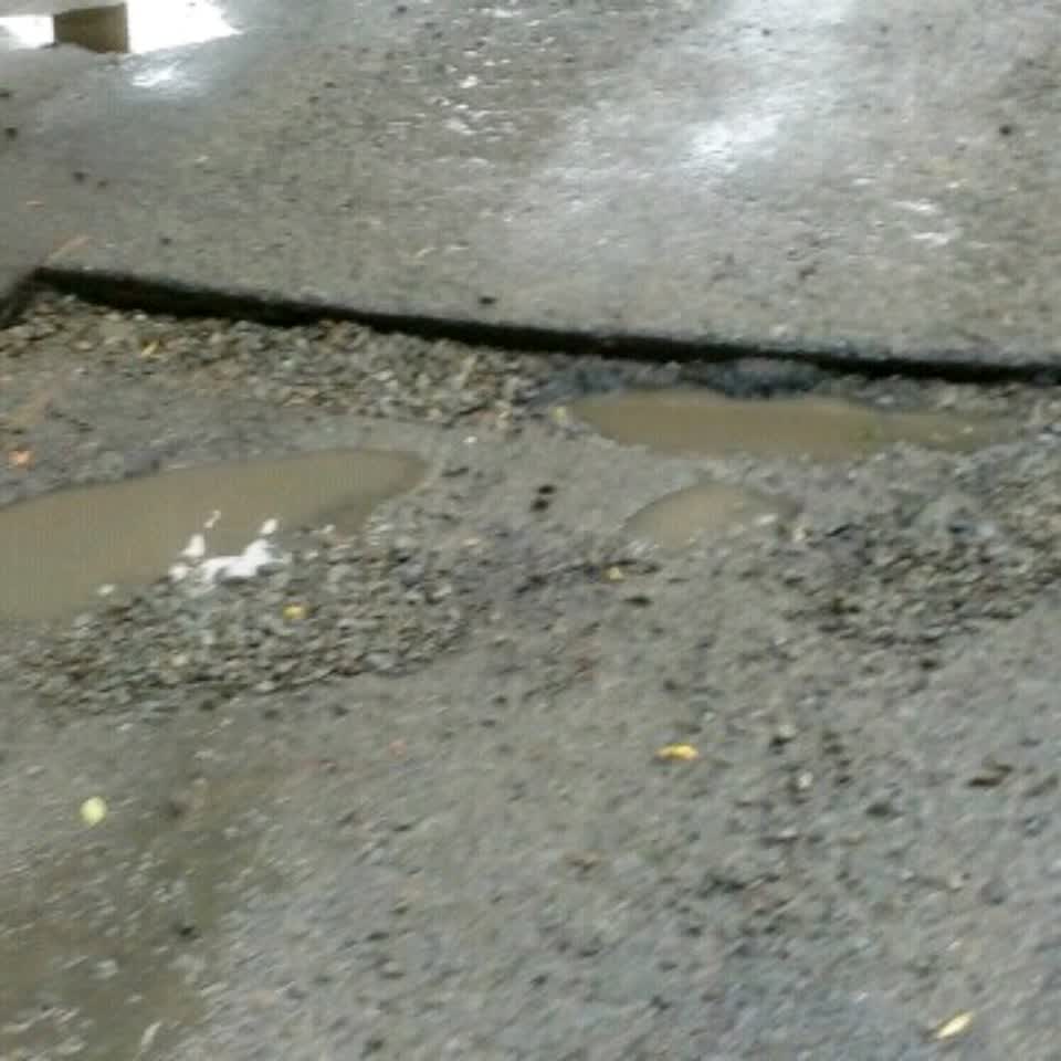 The photograph attached to this roading/streets report