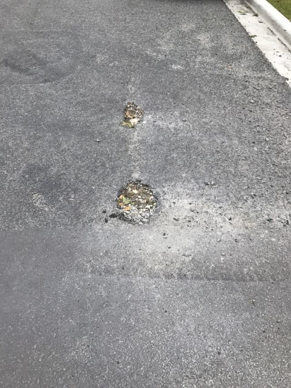 The photograph attached to this roading/streets report