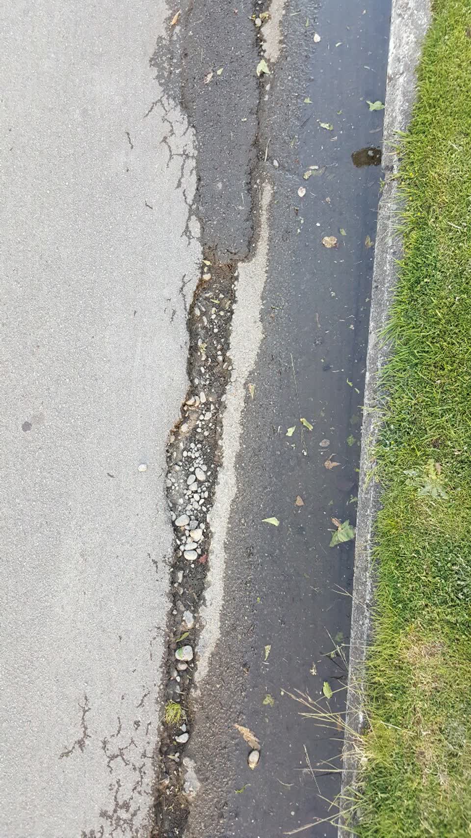 The photograph attached to this roading/streets report