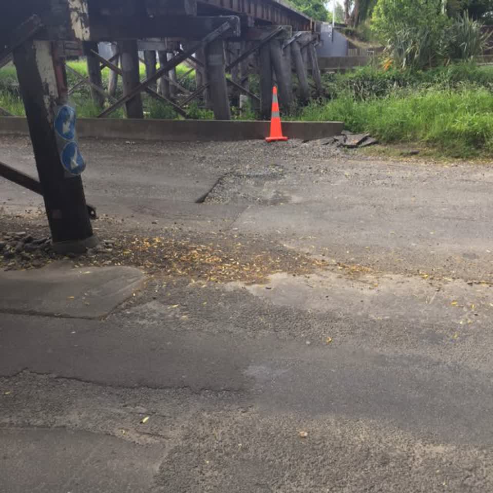 The photograph attached to this roading/streets report