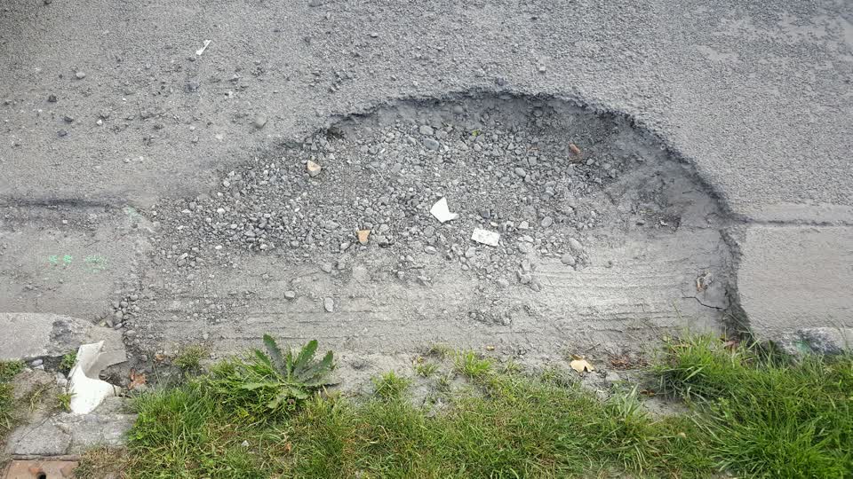 The photograph attached to this roading/streets report