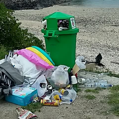 Rubbish/Recycling, a report photo