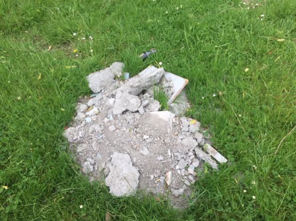 The photograph attached to this rubbish/recycling report
