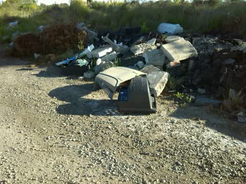Rubbish/Recycling, a report photo