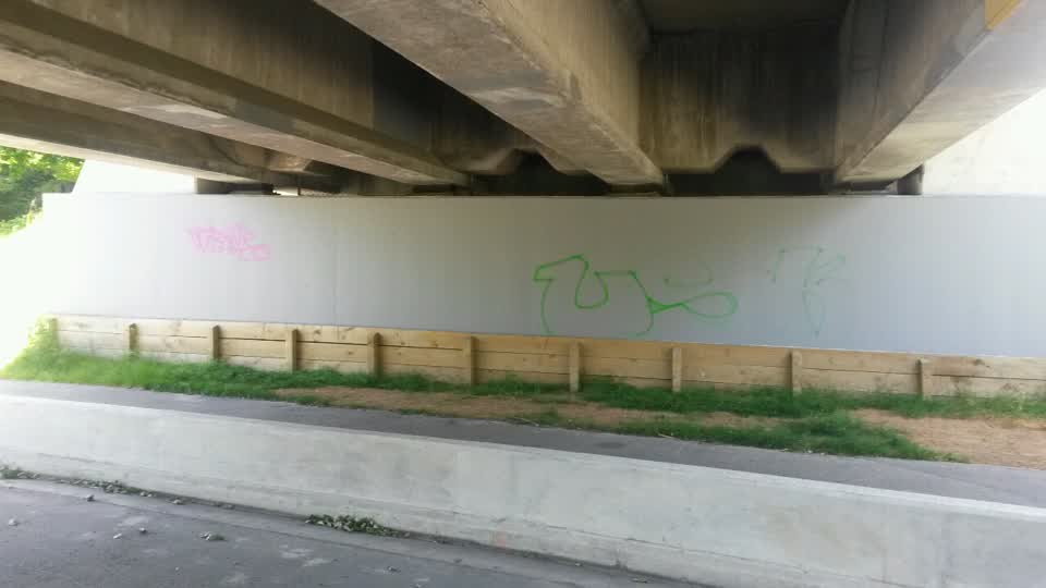 The photograph attached to this graffiti report