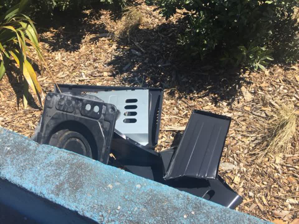 The photograph attached to this rubbish/recycling report